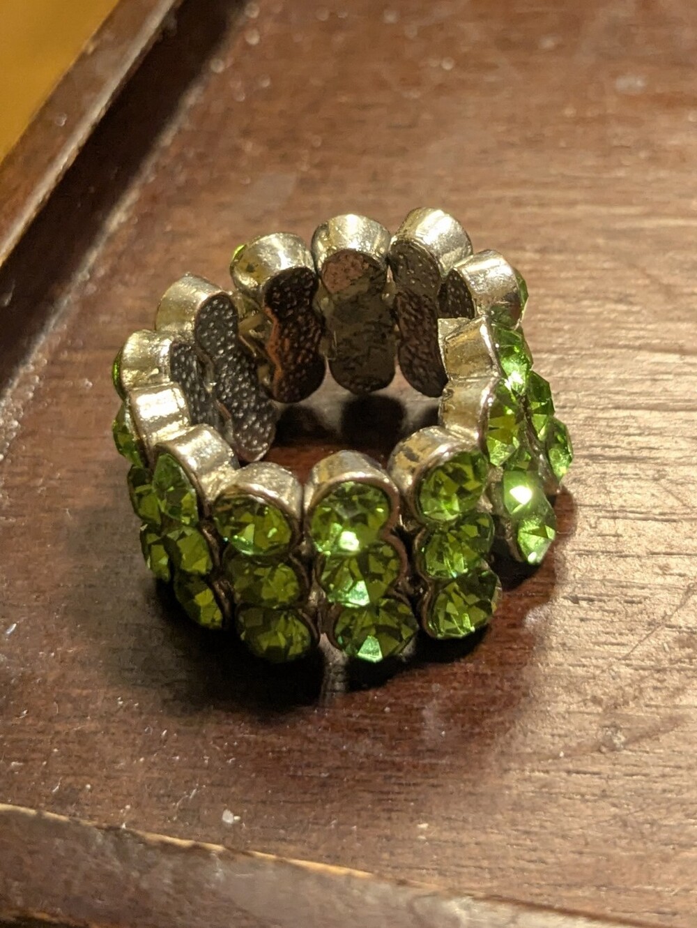 Vintage 80s 90s Triple Row Emerald Green Rhinestone Crystal Stretch Ring - Picture 6 of 14